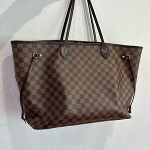 Louis Vuitton Neverfull GM . Used gently